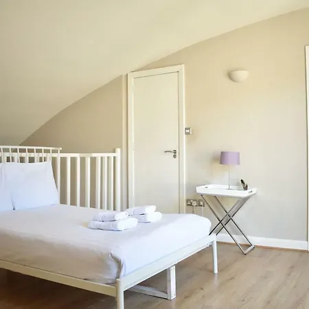 Apartment 3 Bedroom Mezzanine In Temple Bar Dublin
