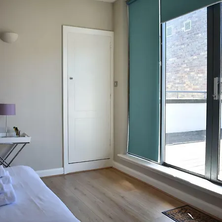 3 Bedroom Mezzanine In Temple Bar